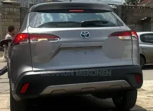 New Toyota Corolla Cross Hybrid 2026 Gold