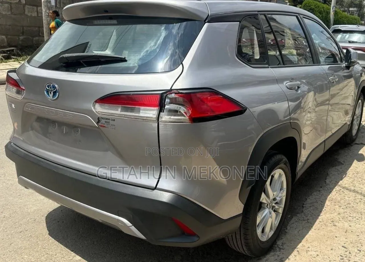 New Toyota Corolla Cross Hybrid 2026 Gold