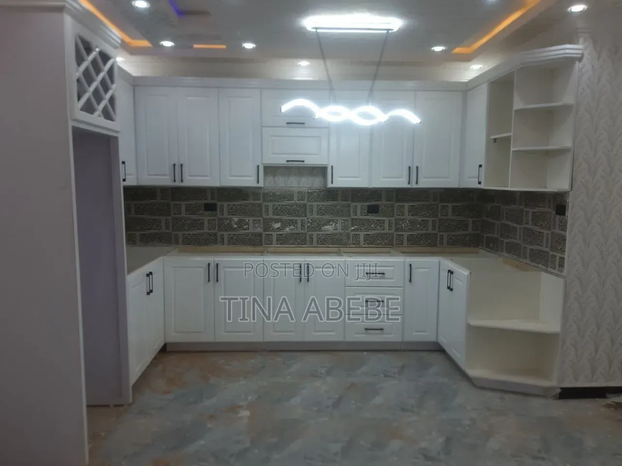 5bdrm House in Akaky Kaliti for sale