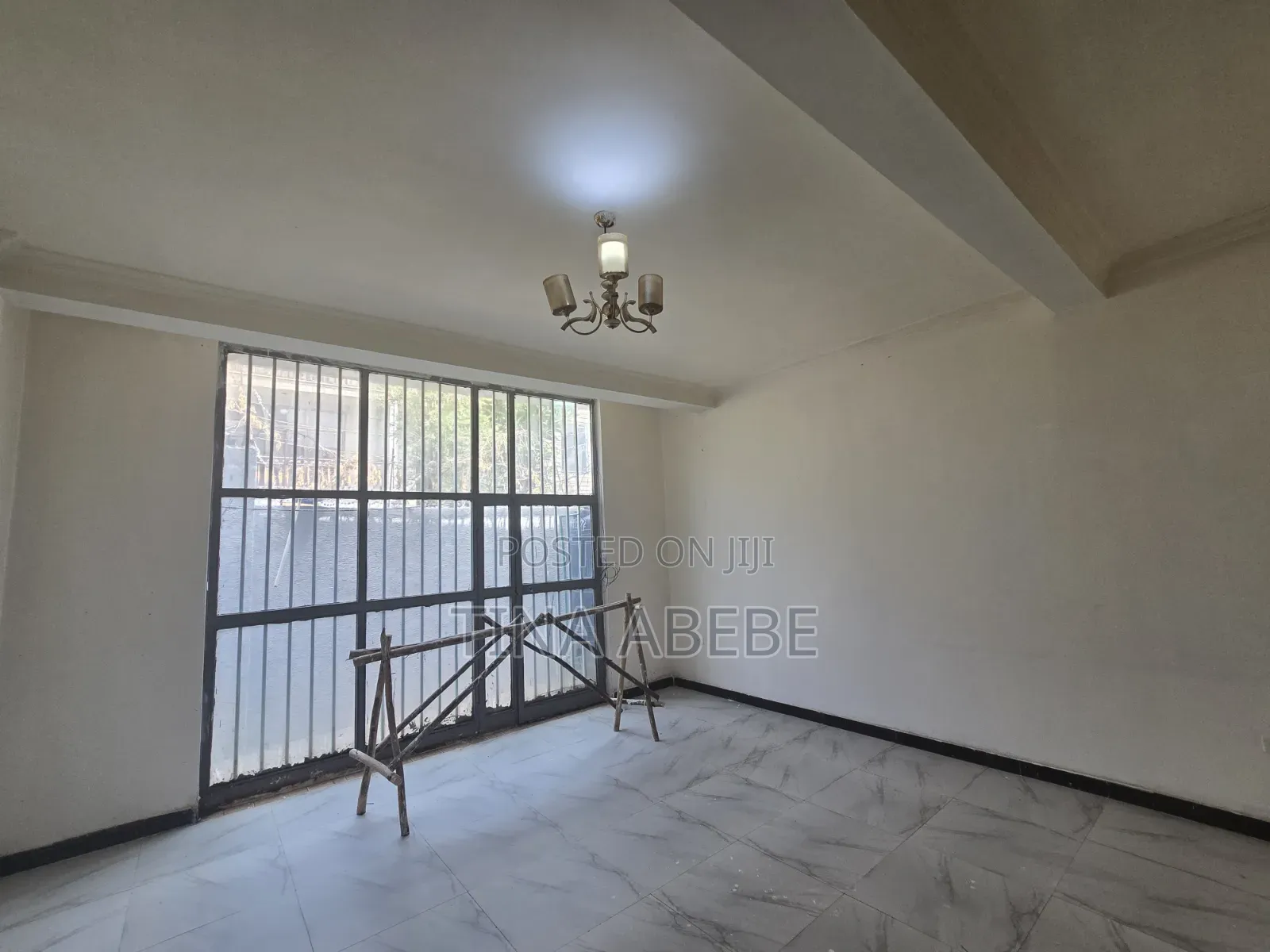 5bdrm House in Akaky Kaliti for sale