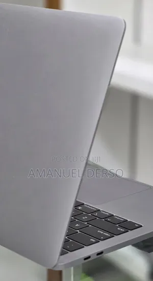 New Laptop Apple MacBook Pro 2019 16GB Intel Core i7 SSD 256GB