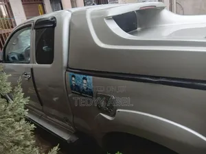 Toyota Hilux 2012 Gray