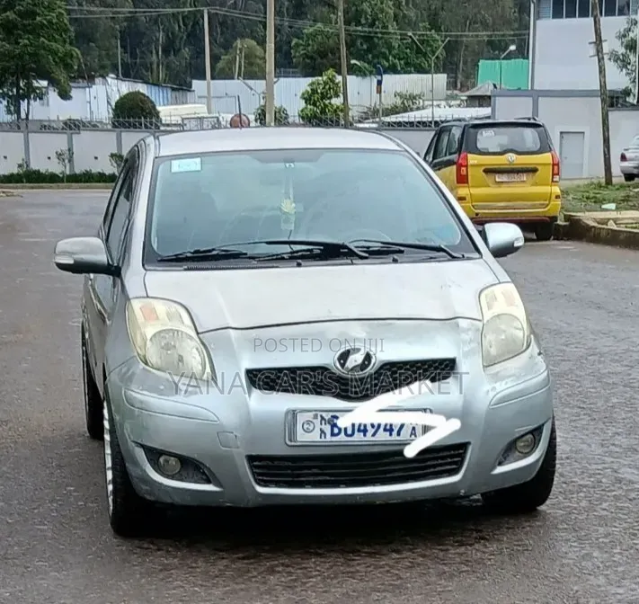 Toyota Yaris 2008 Gray