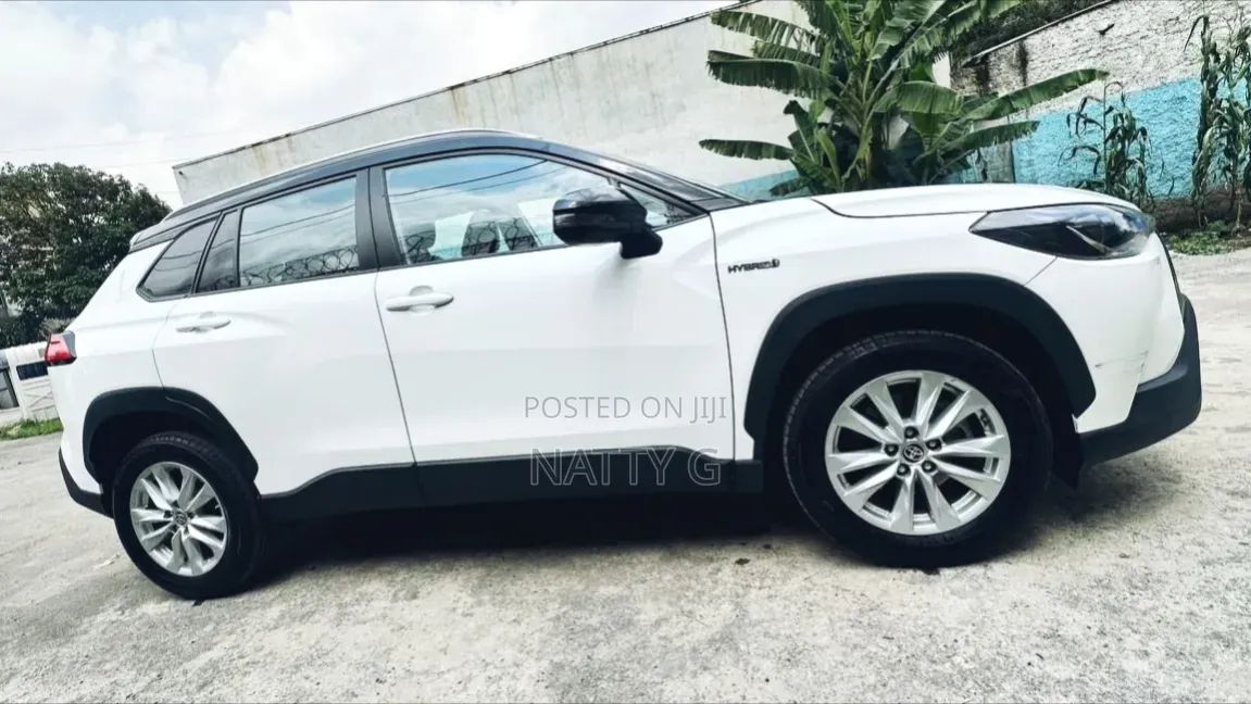 Toyota Corolla Cross Hybrid 2023 White