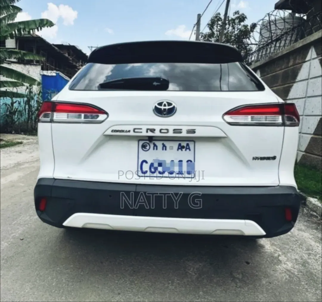 Toyota Corolla Cross Hybrid 2023 White