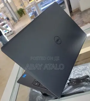 New Laptop Dell Inspiron 15 8GB Intel Core i5 SSD 512GB