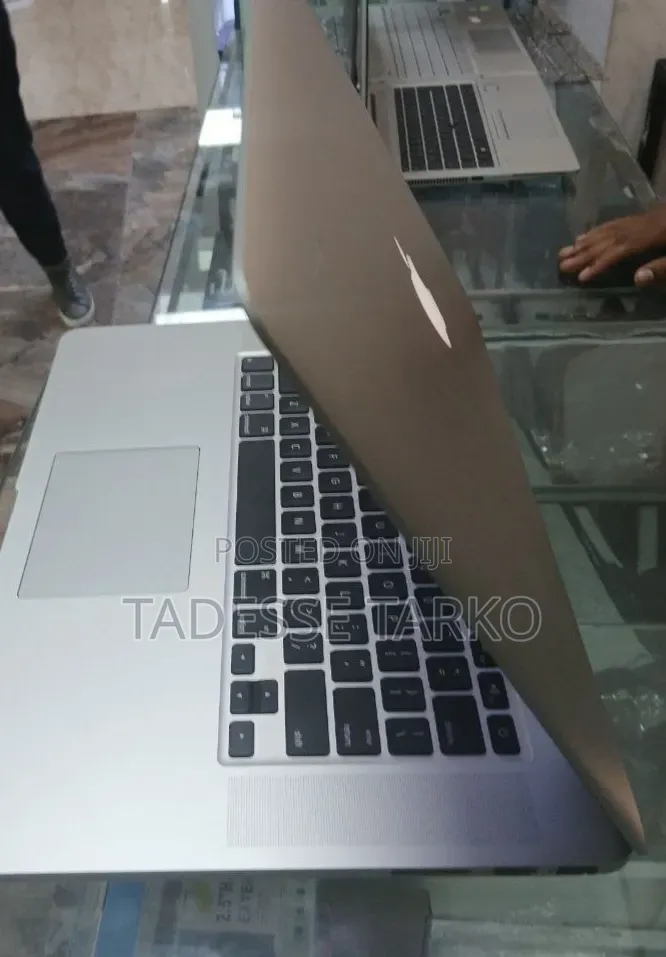New Laptop Apple MacBook Pro 2015 16GB Intel Core i7 SSD 512GB