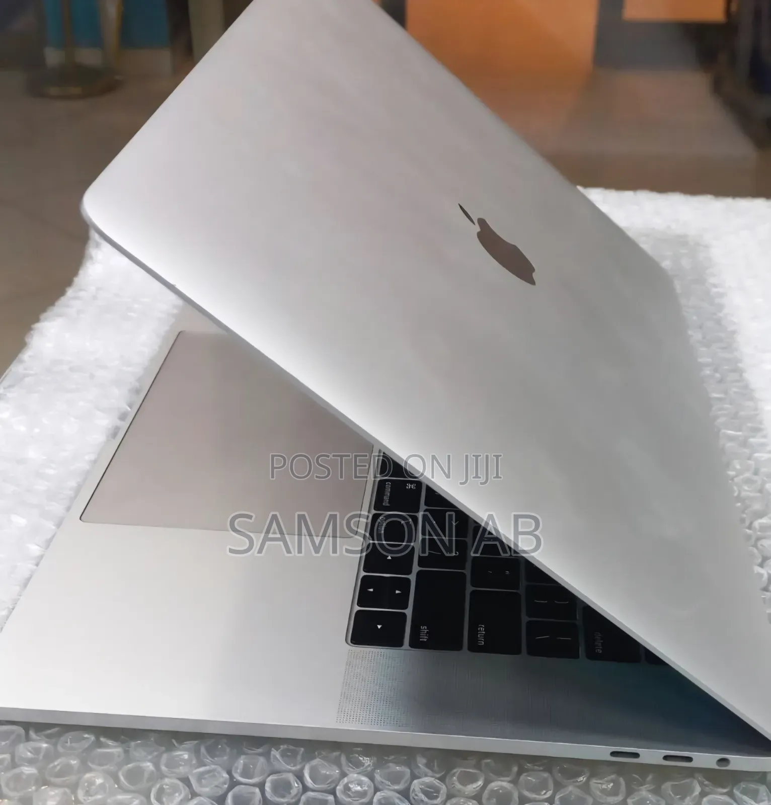 New Laptop Apple MacBook Pro 2019 16GB Intel Core i7 SSD 256GB