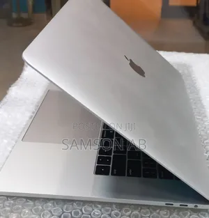 New Laptop Apple MacBook Pro 2019 16GB Intel Core i7 SSD 256GB