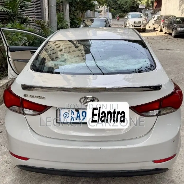 Hyundai Elantra 2015 Silver