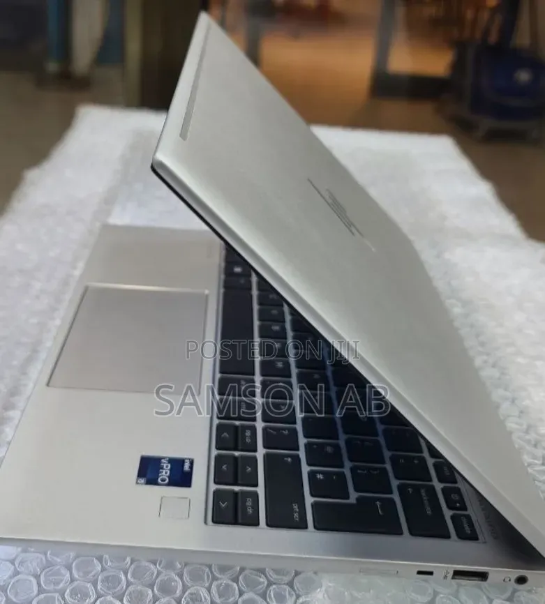 New Laptop HP EliteBook 830 G9 16GB Intel Core i5 SSD 512GB