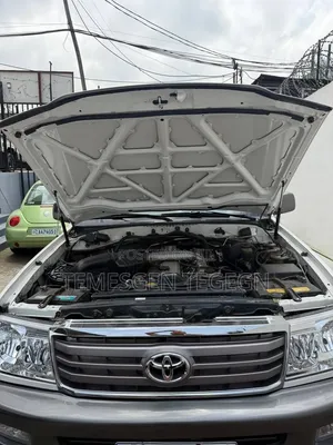Toyota Land Cruiser 2004 White