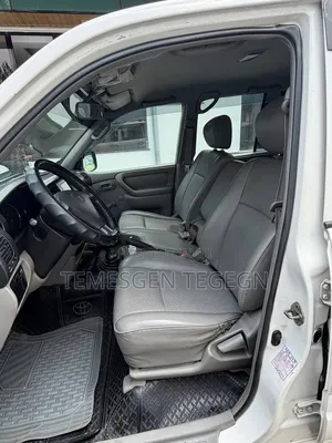 Toyota Land Cruiser 2004 White