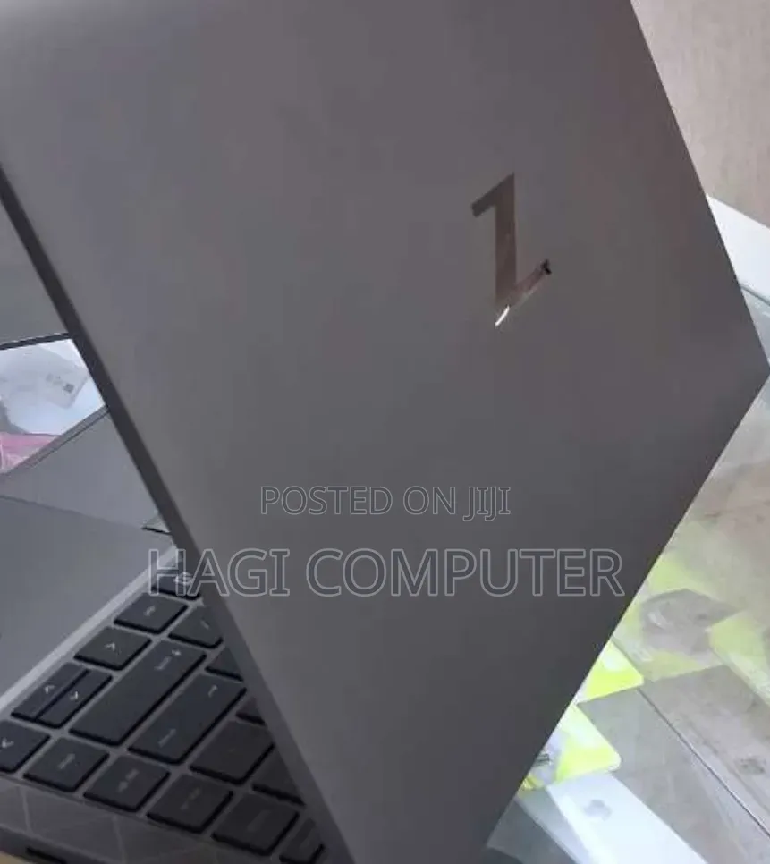 New Laptop HP ZBook Firefly G8 16GB Intel Core i7 SSD 512GB