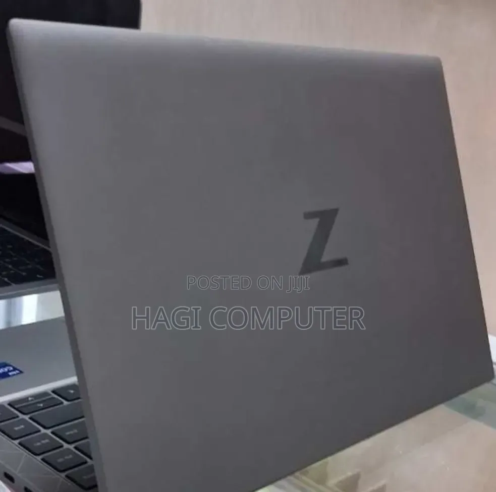 New Laptop HP ZBook Firefly G8 16GB Intel Core i7 SSD 512GB