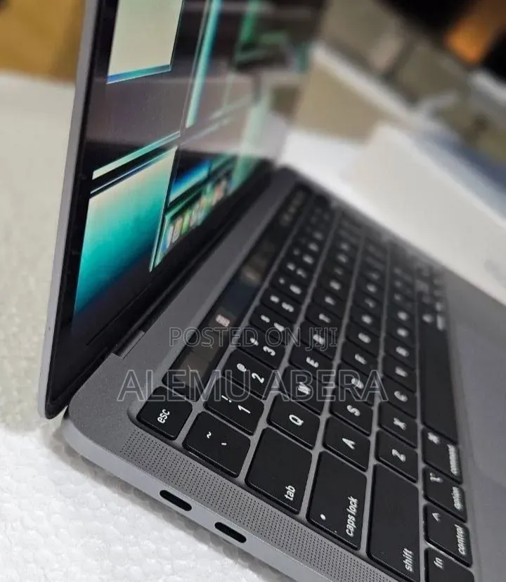 New Laptop Apple MacBook Pro 2023 M2 Pro 8GB Apple M2 SSD 256GB