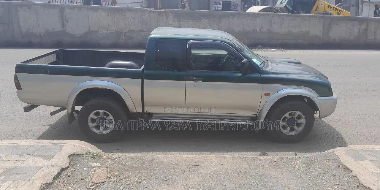Mitsubishi L200 2001 Green