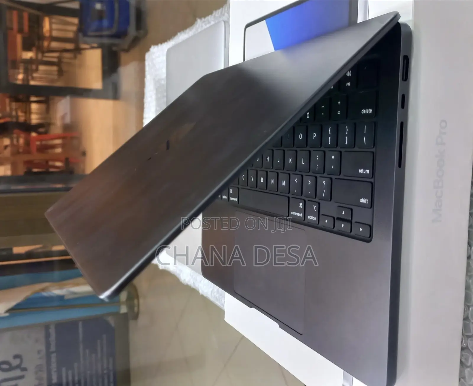 New Laptop Apple MacBook Pro 2025 M5 16GB Apple M5 Pro SSD 512GB