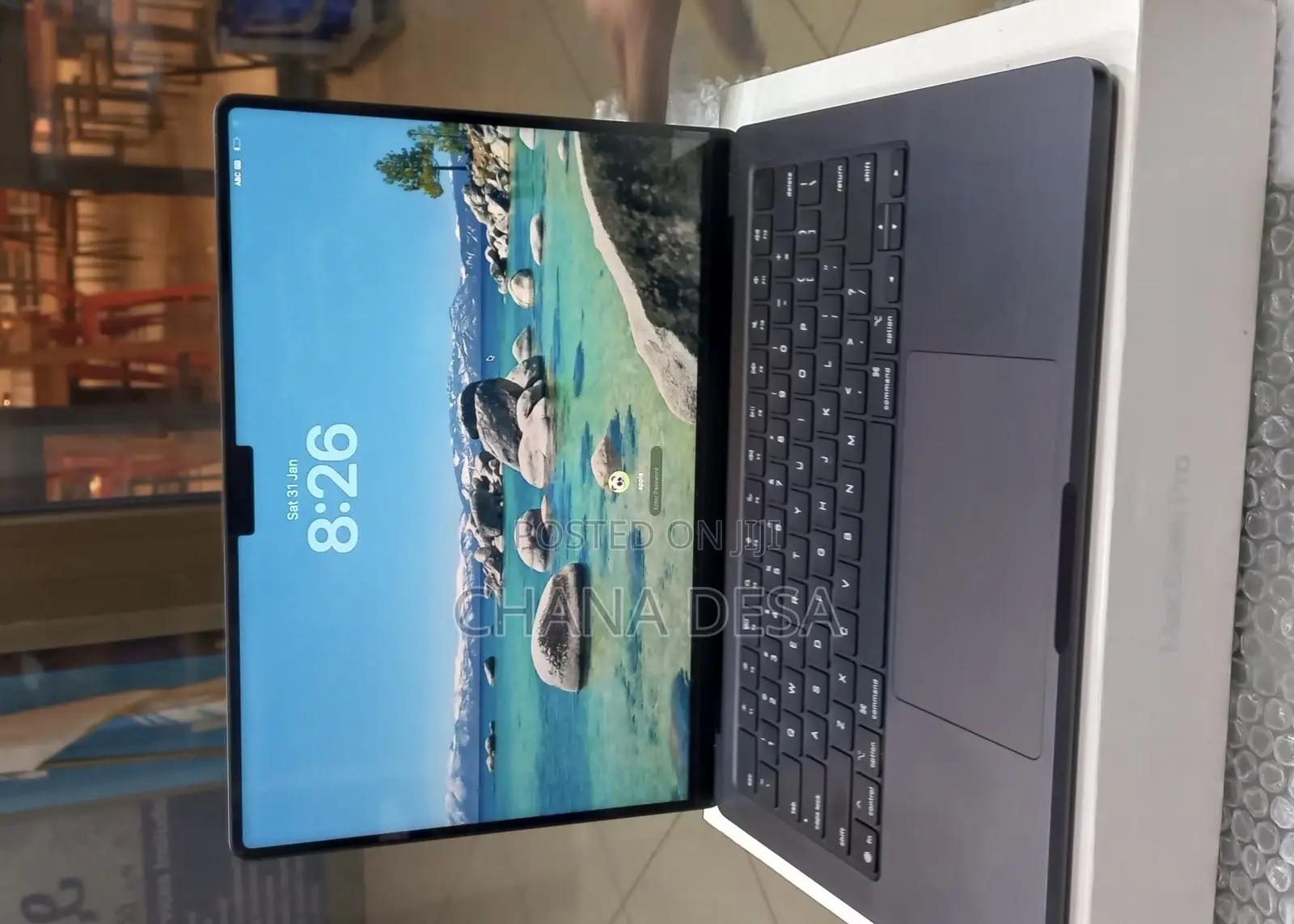 New Laptop Apple MacBook Pro 2025 M5 16GB Apple M5 Pro SSD 512GB