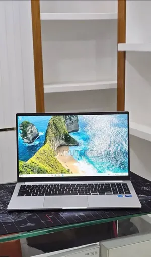 New Laptop Samsung Galaxy Book4 Ultra 16GB Intel Core 7 SSD 512GB