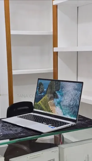 New Laptop Samsung Galaxy Book4 Ultra 16GB Intel Core 7 SSD 512GB