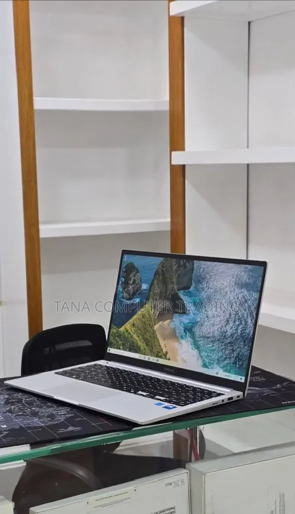 New Laptop Samsung Galaxy Book4 Ultra 16GB Intel Core 7 SSD 512GB