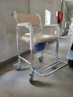 Commode/Toilet Chair叫昍potty With Large Capacity, Sealed and Deodorized