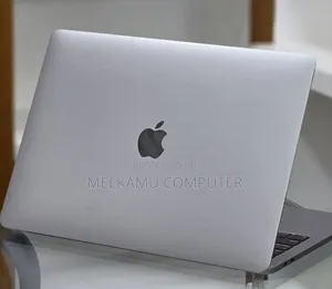 New Laptop Apple MacBook Pro 2019 16GB Intel Core i7 SSD 256GB