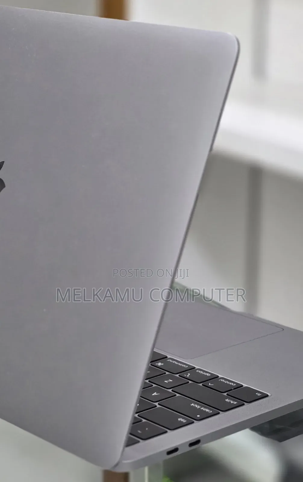 New Laptop Apple MacBook Pro 2019 16GB Intel Core i7 SSD 256GB