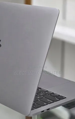 New Laptop Apple MacBook Pro 2019 16GB Intel Core i7 SSD 256GB