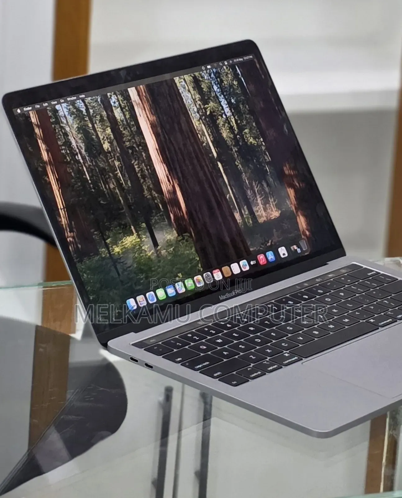 New Laptop Apple MacBook Pro 2019 16GB Intel Core i7 SSD 256GB