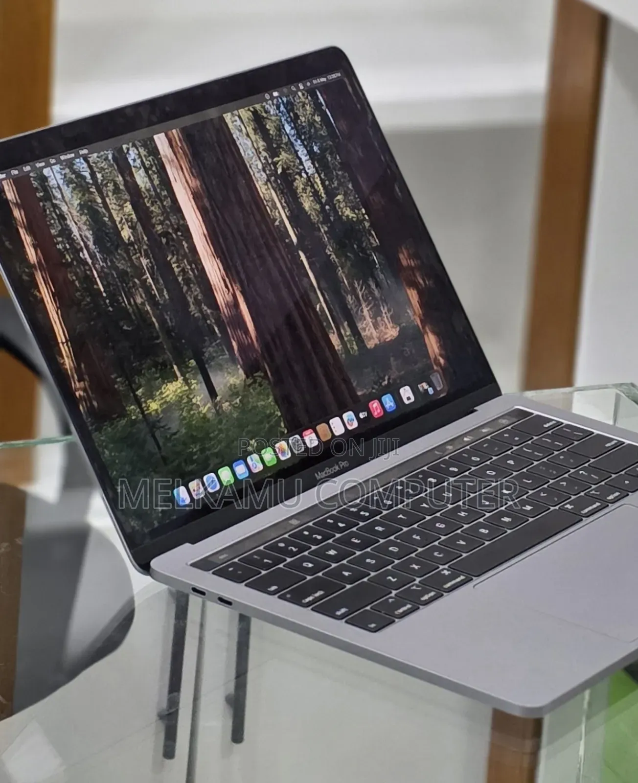 New Laptop Apple MacBook Pro 2019 16GB Intel Core i7 SSD 256GB