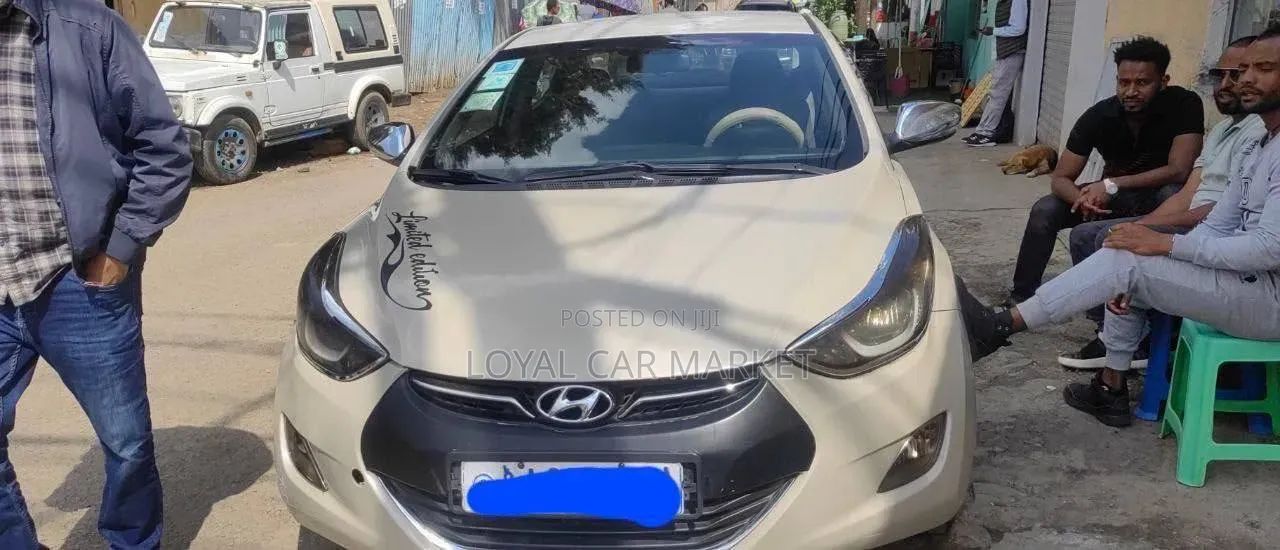 Hyundai Elantra 2015 Gold