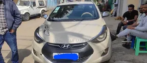 Hyundai Elantra 2015 Gold