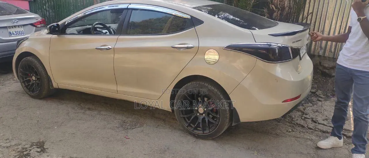 Hyundai Elantra 2015 Gold