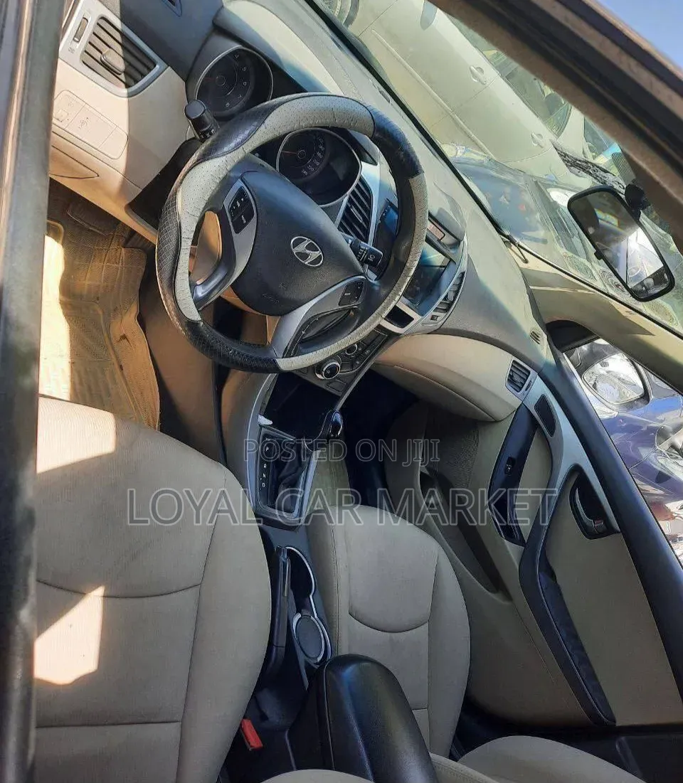Hyundai Elantra 2015 Gold