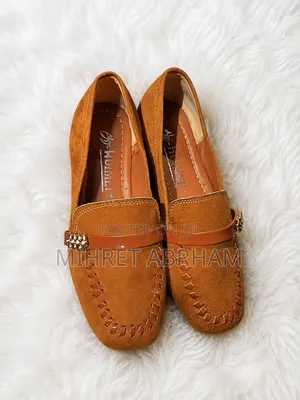 Lady's Flat Sheos