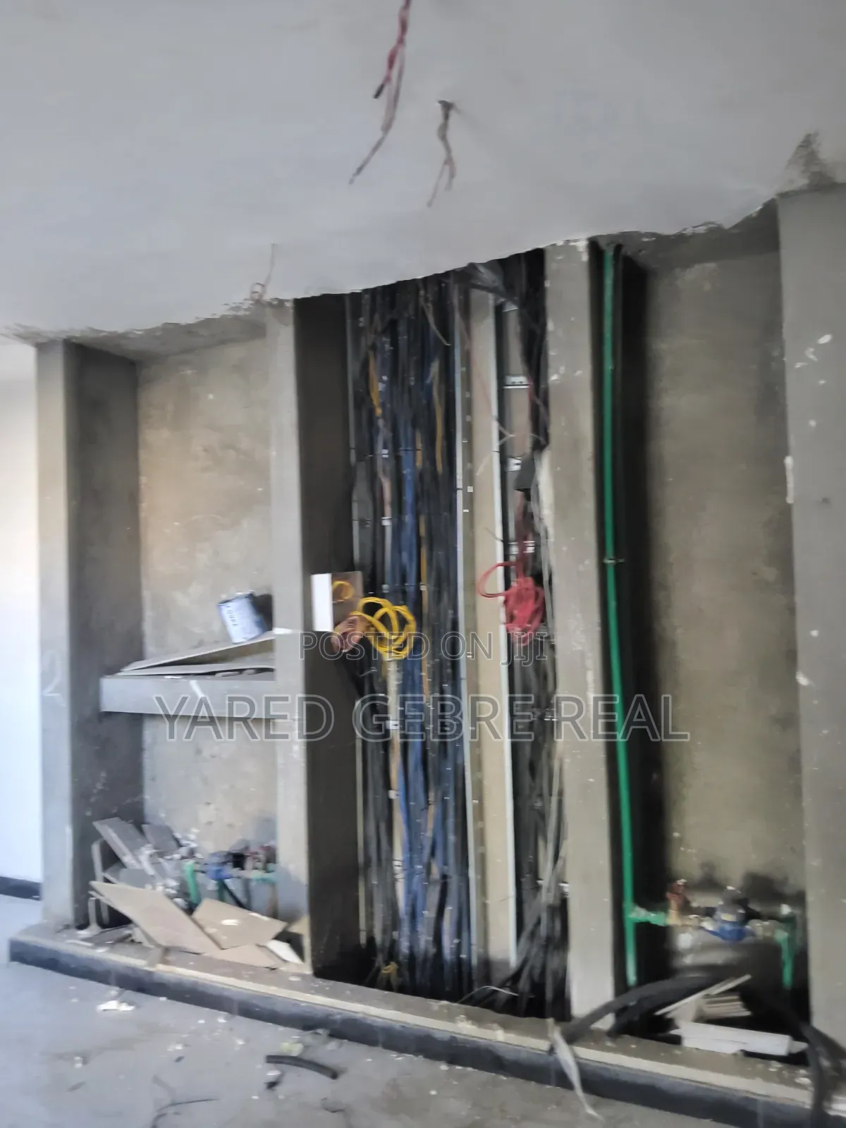 3bdrm Apartment in ቦሌ ወሎ ሰፈር Compound , Bole for sale