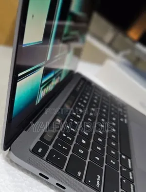 New Laptop Apple MacBook Air 2022 M2 8GB Apple M2 SSD 256GB