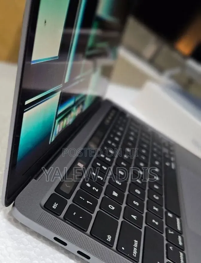 New Laptop Apple MacBook Air 2022 M2 8GB Apple M2 SSD 256GB