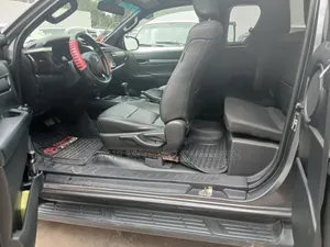 Toyota Hilux 2021 Black