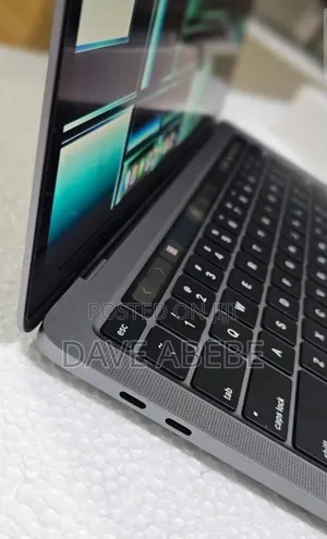 New Laptop Apple MacBook Pro 2022 M2 8GB Apple M2 SSD 256GB