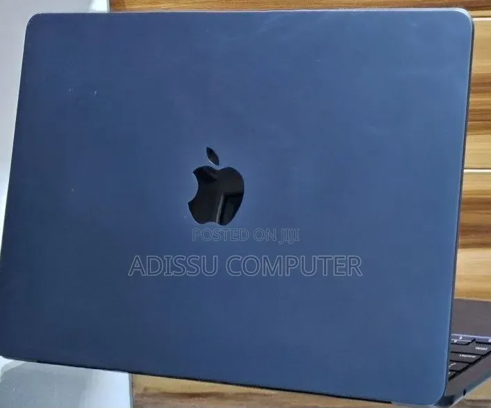 New Laptop Apple MacBook Air 2025 M4 16GB Apple M4 Pro SSD 256GB