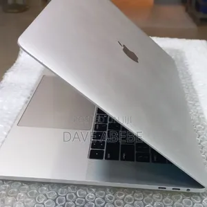 New Laptop Apple MacBook Pro 2018 8GB Intel Core i7 SSD 256GB