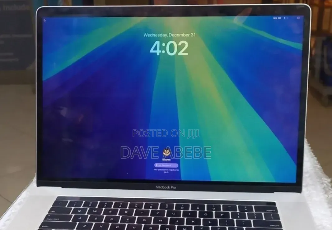 New Laptop Apple MacBook Pro 2018 8GB Intel Core i7 SSD 256GB