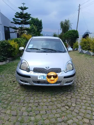 Toyota Vitz 2004 Silver