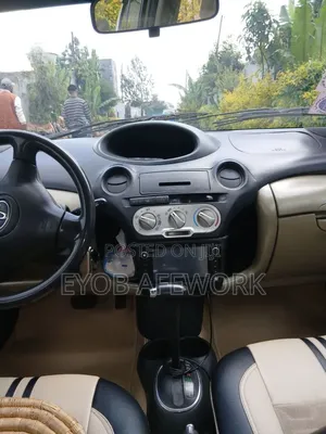 Toyota Vitz 2004 Silver