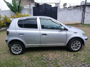 Toyota Vitz 2004 Silver