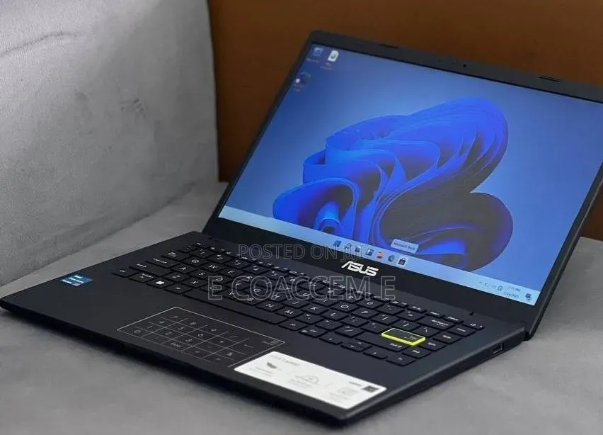 New Laptop Asus 4GB Intel SSD 320GB