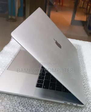 New Laptop Apple MacBook Pro 2018 16GB Intel Core i7 SSD 256GB